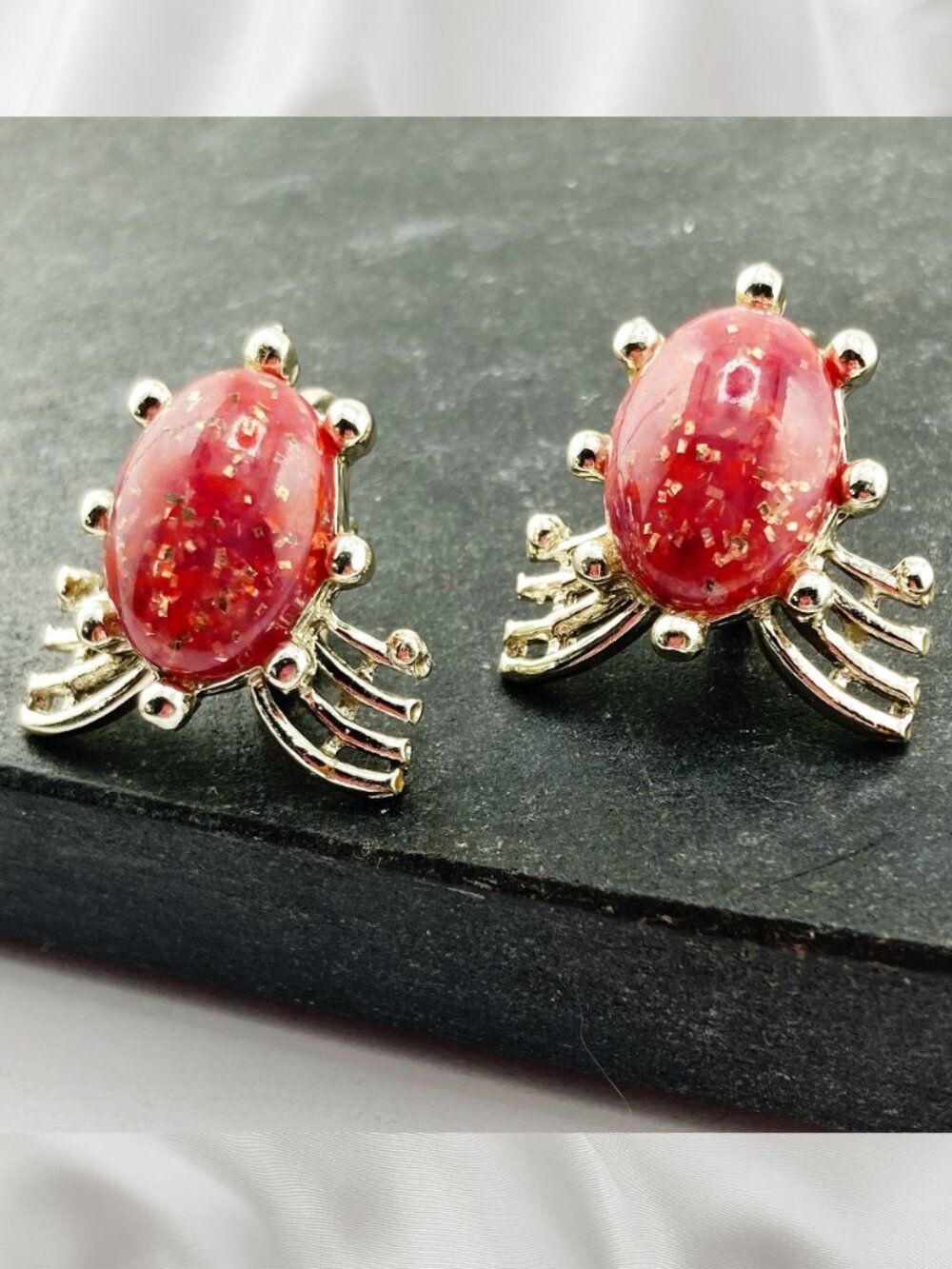 VINTAGE Red confetti lucite glitter spider clip-on earrings 1950s goth pinup
